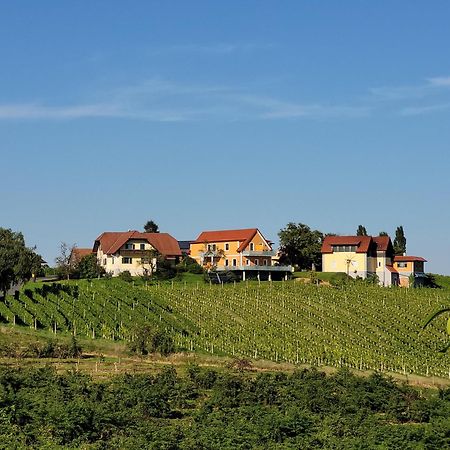 Weinhof Reichmann Bed & Breakfast Sankt Peter am Ottersbach Екстериор снимка