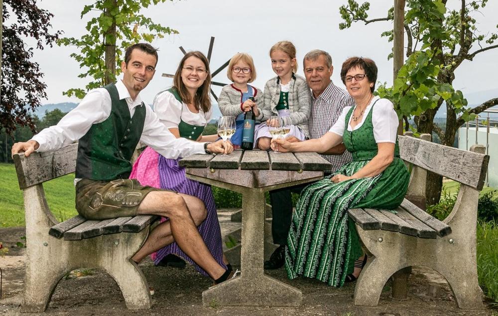 Weinhof Reichmann Bed & Breakfast Sankt Peter am Ottersbach Екстериор снимка