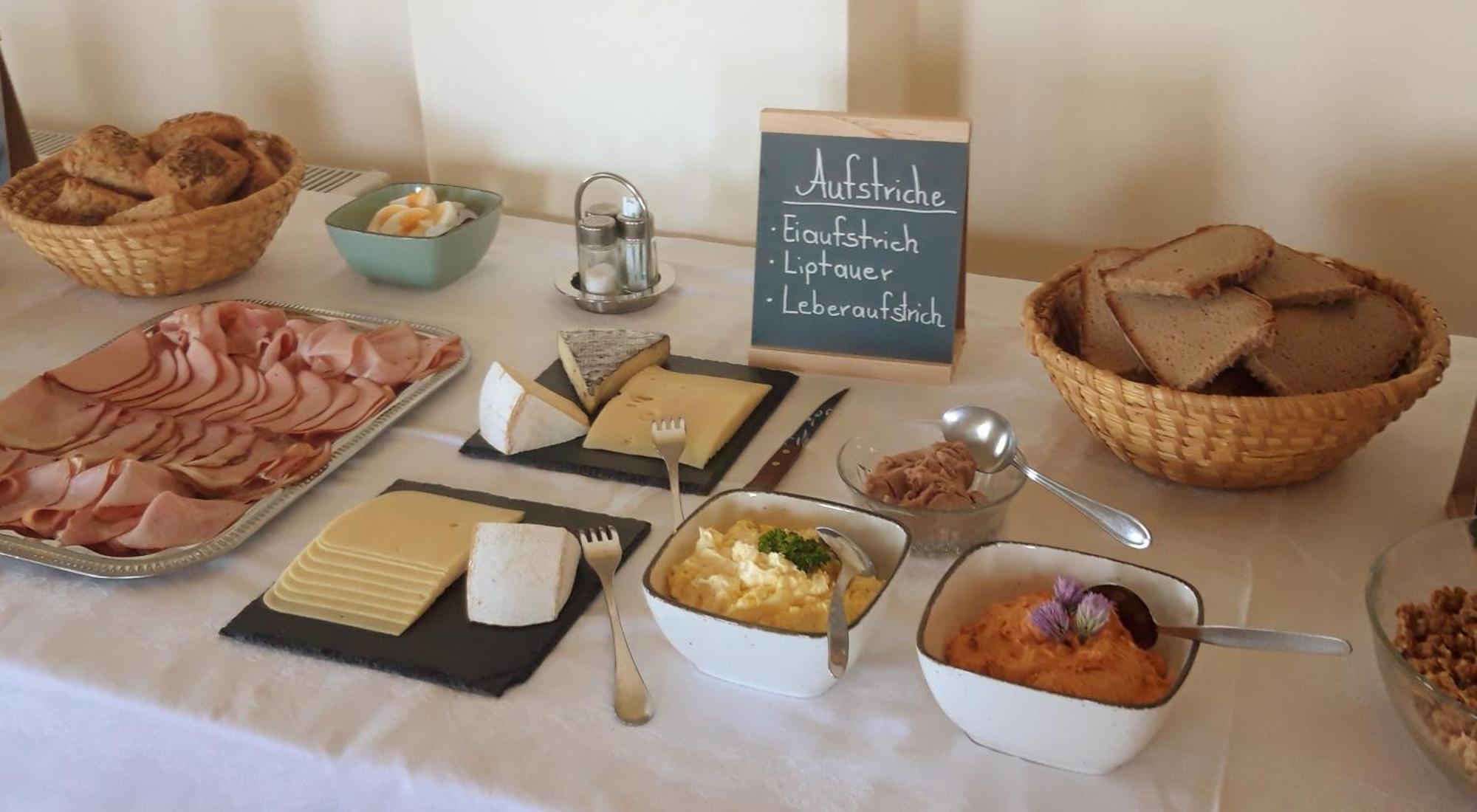 Weinhof Reichmann Bed & Breakfast Sankt Peter am Ottersbach Екстериор снимка