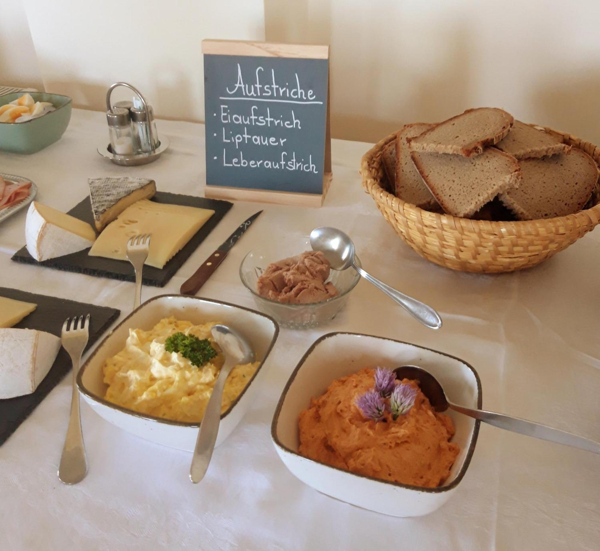 Weinhof Reichmann Bed & Breakfast Sankt Peter am Ottersbach Екстериор снимка